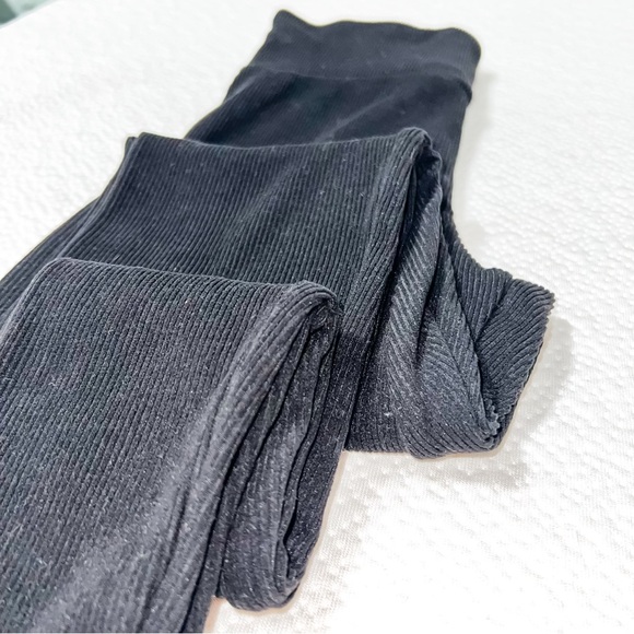 No Boundaries Women’s Cozy Rib Leggings - Winter White/Black Soot, Size XS (0-2) - Picture 4 of 12